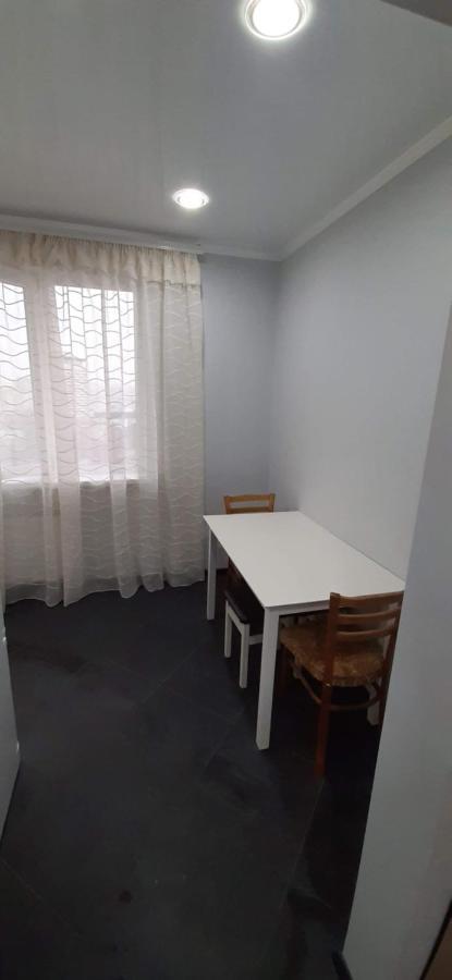 Modern Apartment In The Center Of Town Kischinau Exterior foto